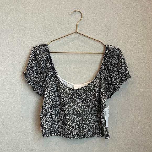 NWT Abound Puff Sleeve Cow Print Top Size Large - Picture 2 of 9